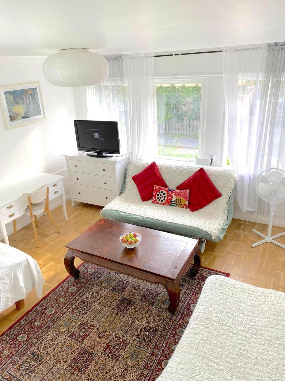 Tallkrogen Romantic House - Upper Or Lower Apartment Стокгольм Екстер'єр фото
